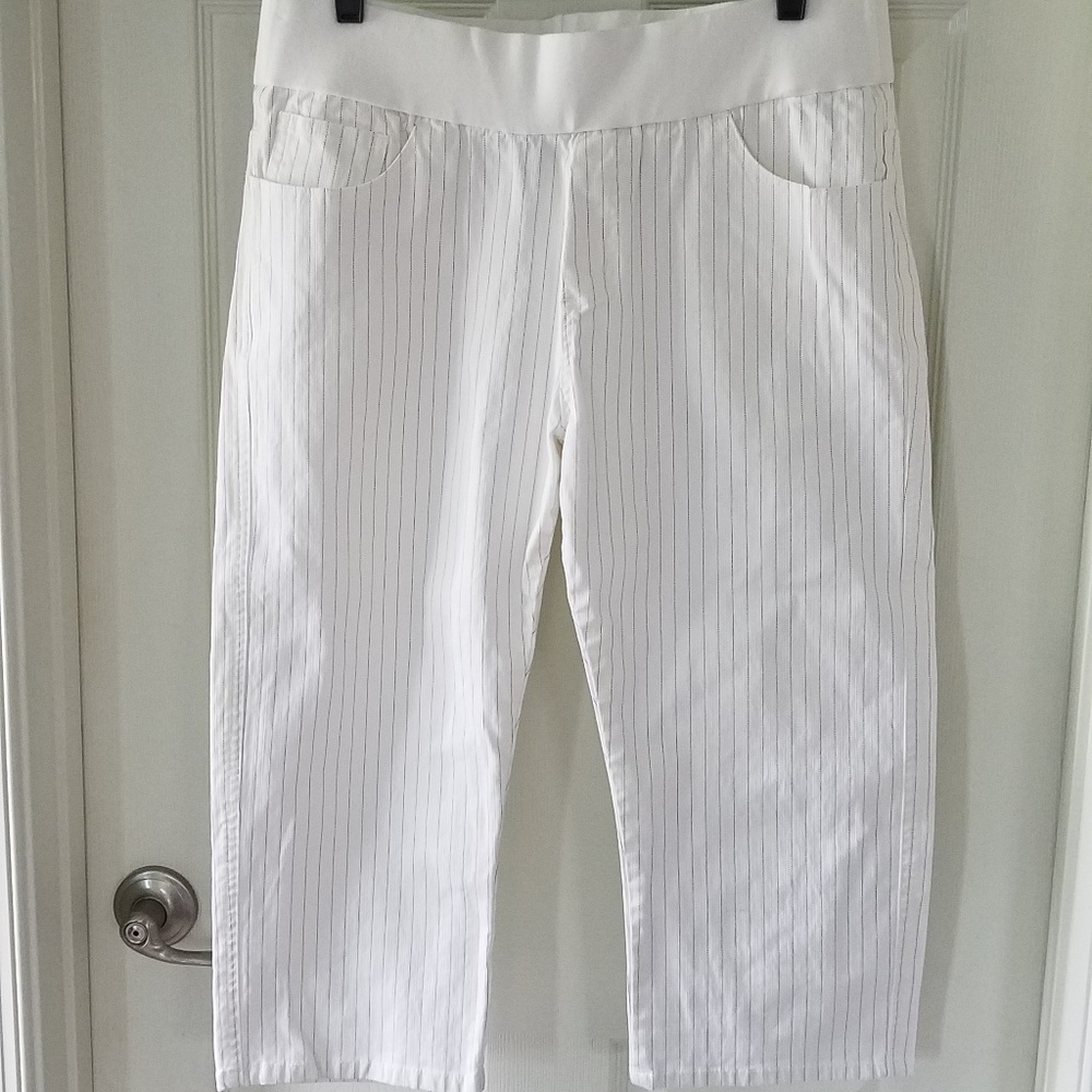 White pinstriped maternity capris, large